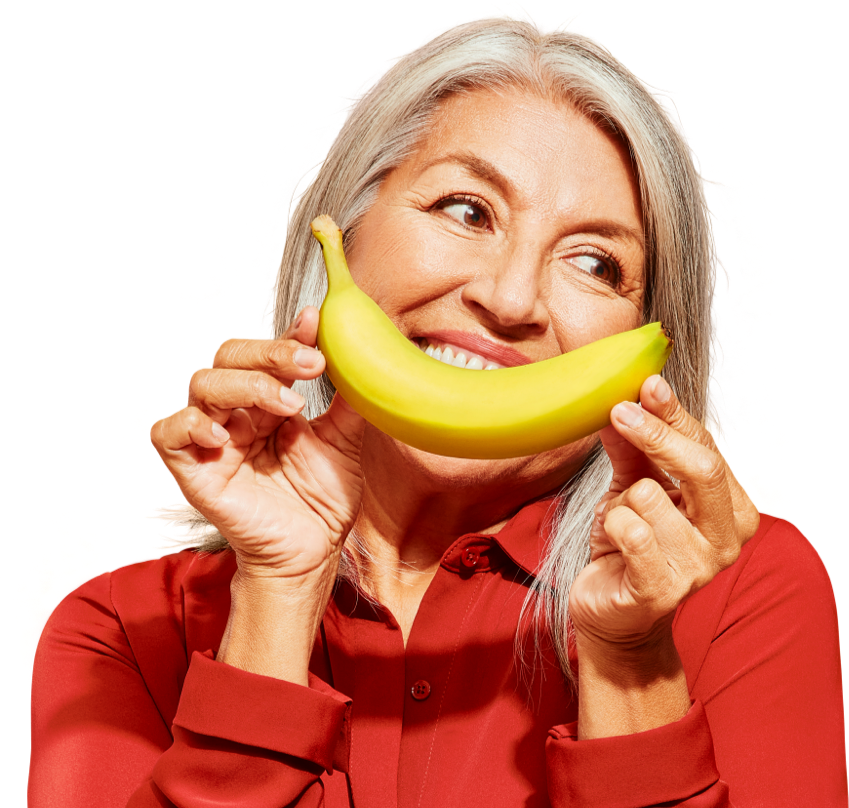 femme tenant une banane